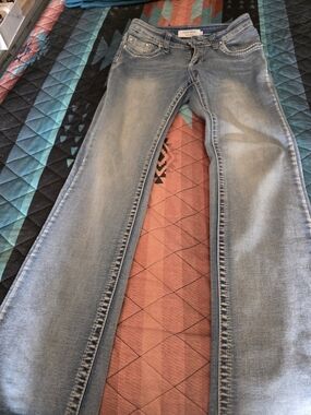 Evolve Denim New York.                         Light Wash Women's Jeans/jewelled